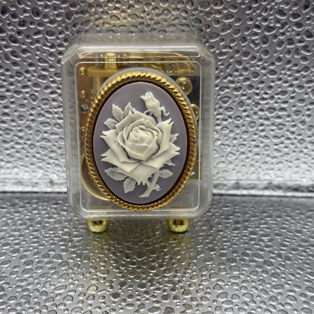 Cameo Music Box Etched Rose Lavendar Vintage Plays Hymn The Rose 21/2 x2 Sankyo